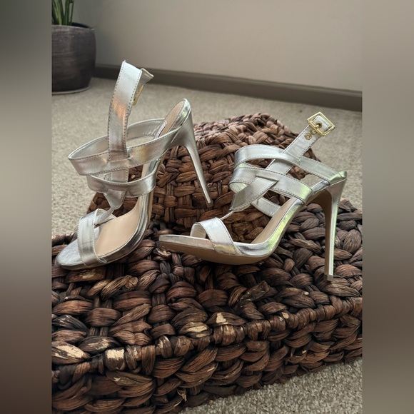 Steve Madden Metallic Silver Strappy Heels 👠 - Picture 9 of 9